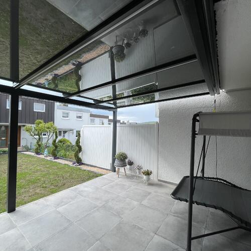 Terrassenüberdachung Murano Integrale ausgefahrene Markise Innenansicht