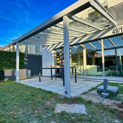 NM-LINE mit Aufglasmarkise, eingerückte Pfosten