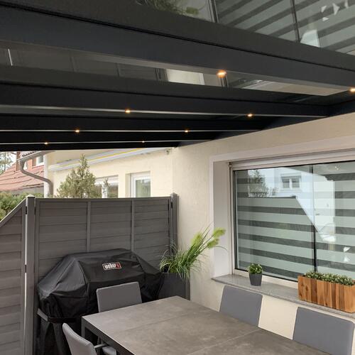 Terrassenüberdachung mit Beleuchtung Innenansicht